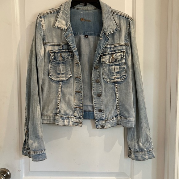 kut from the kloth • Amelia light wash distressed denim jacket m - Picture 2 of 6